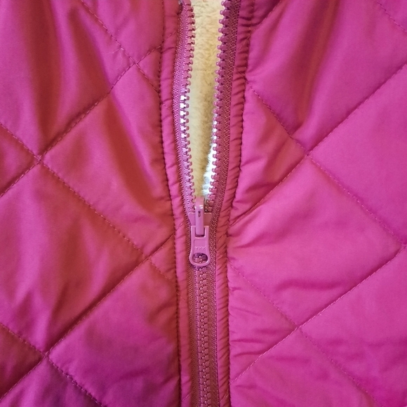 Coldwater Creek burgundy red quilted faux fur lined zip up nylon vest - Picture 6 of 10